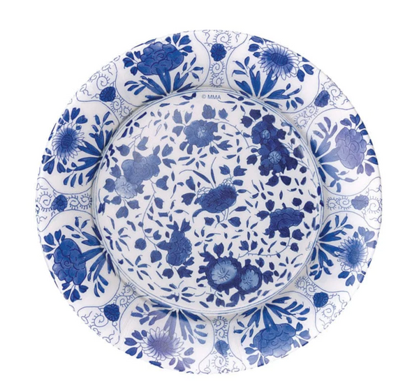 A set of Caspari Delft Blue Salad/Dessert Plates, with a charming white ceramic base showcasing a blue floral and bird design, exudes the elegance synonymous with Caspari’s high-quality paperboard offerings.