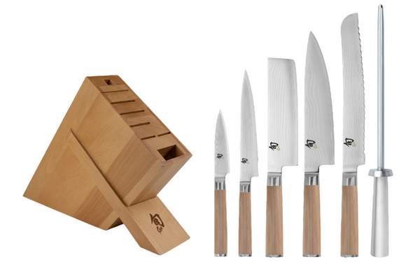 The Shun Classic Blonde Knife Block Set, a beautiful 7-piece collection by Shun, includes five assorted kitchen knives featuring a VG-MAX cutting core and stunning Damascus cladding, along with a honing steel elegantly showcased in an elegant wooden knife block.